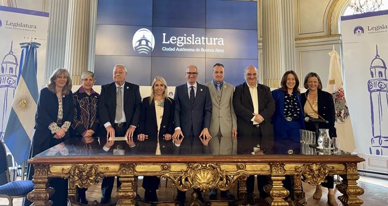 La delegación de la Diputación recibida en la sede de la Legislatura de la Ciudad de Buenos Aires 